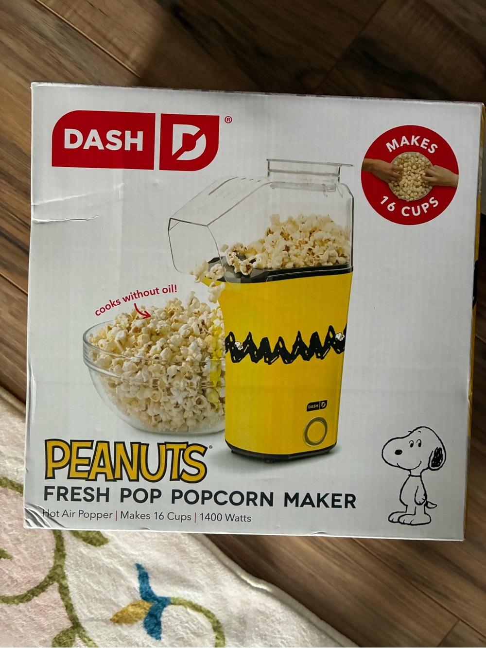 Peanuts DASH Fresh Pop Popcorn Maker - Picture 2 of 3